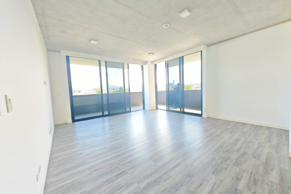 Venta de apartamento en Escazú Village. Esquinero.