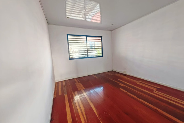 Alquiler de casa uso comercial a 200 metros del Parque La Sabana.