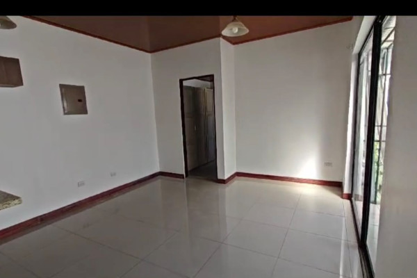 Se alquila apartamento en Sabana Sur.
