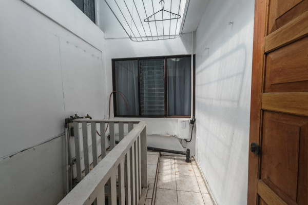 Se alquila apartamento en Rohrmoser.