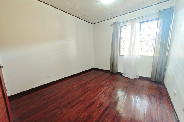 Se alquila apartamento en Rohrmoser.