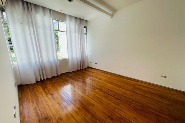 Alquiler de casa en Rohrmoser.