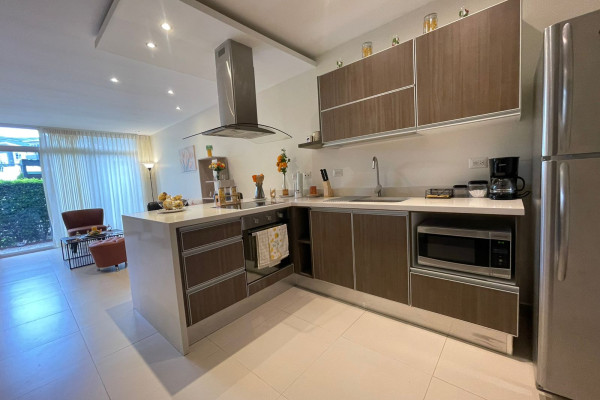 Se alquila apartamento Amoblado en Santa Ana.-2