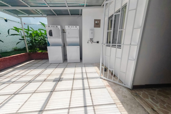 Se alquila Apartamento en Sabana Sur.