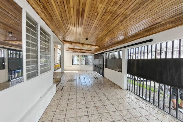 Alquiler de casa en Rohrmoser. Uso comercial.-8