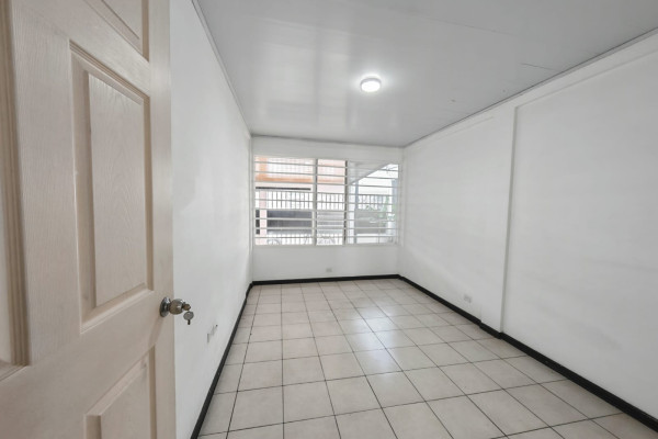 Alquiler de casa en Rohrmoser. Uso comercial.-14