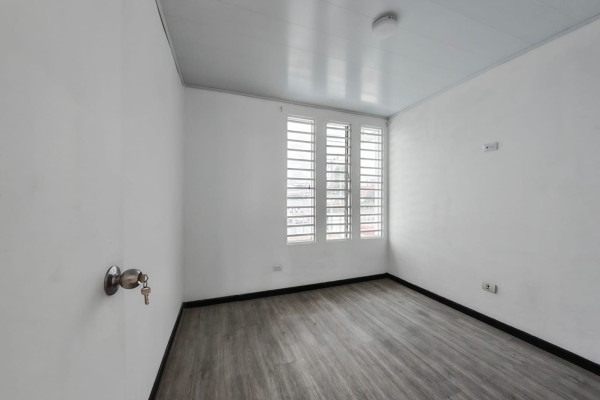 Alquiler de casa en Rohrmoser. Uso comercial.-17
