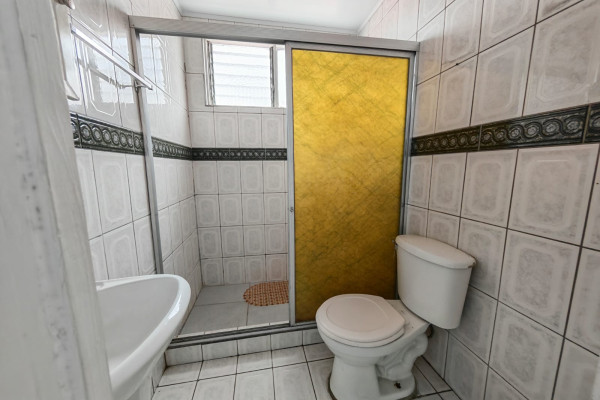 Alquiler de casa en Rohrmoser. Uso comercial.-16