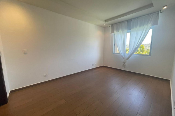 Se alquila apartamento en Santa Ana