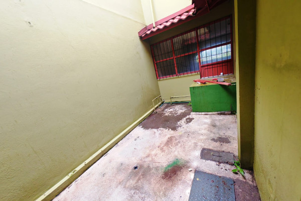 Se alquila apartamento en Sabana Sur.