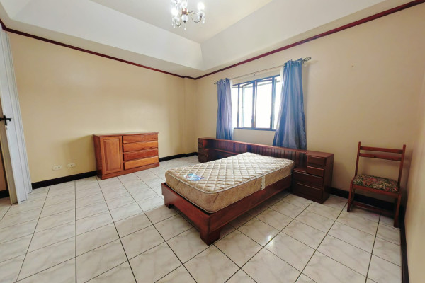 Alquiler de apartamento En Rohrmoser. Amoblado.-2