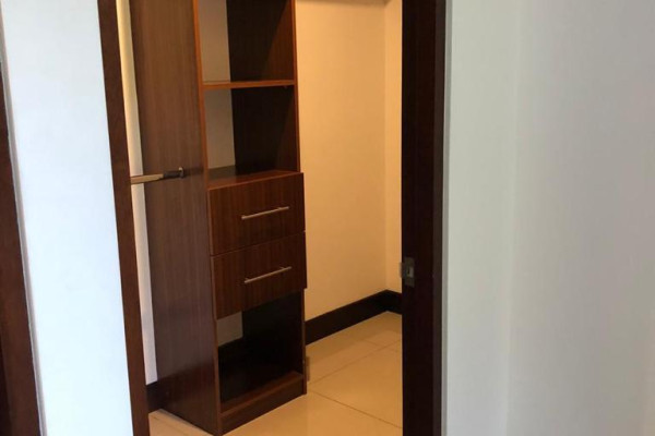 Alquiler de apartamento en Santa Ana. Amoblado.