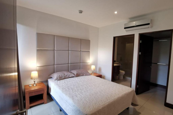 Alquiler de apartamento en Santa Ana. Amoblado.