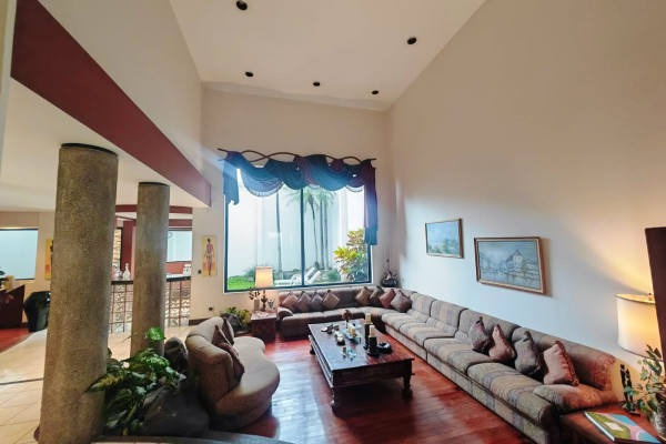 Se vende casa independiente en Rohrmoser.-9