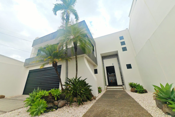 Se vende casa independiente en Rohrmoser.-12