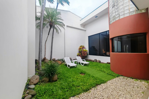Se vende casa independiente en Rohrmoser.-11