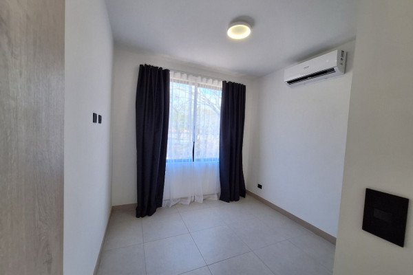 Alquiler de Casa en Condominio en Lindora.
