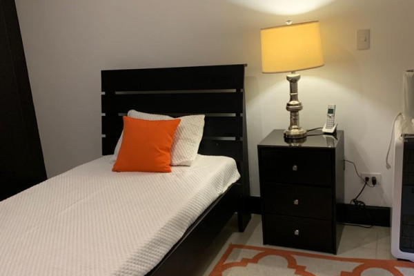 Alquiler de apartamento grande en Santa Ana, Montesol. Full amoblado.-9