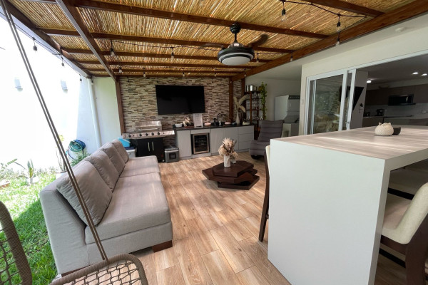 Venta de casa en Escazú, Source Living.