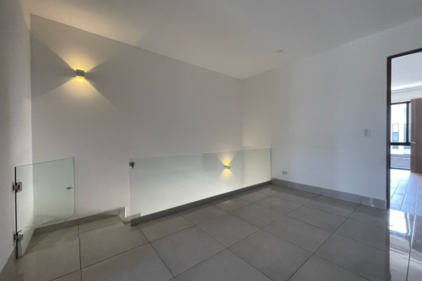 Venta de casa en Santa Ana. Lindora.