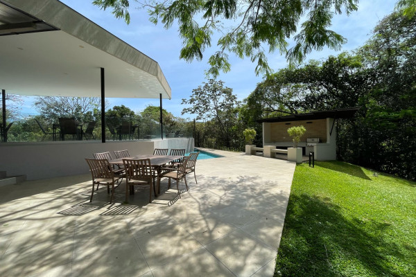 Venta de casa en Santa Ana. Lindora.
