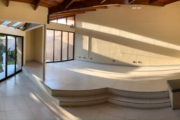 Alquiler de casa en La Uruca.