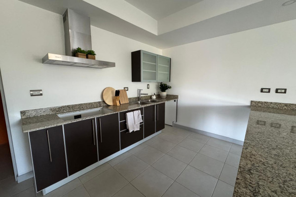 Alquiler de apartamentos en Escazú. Cerca de Multiplaza.