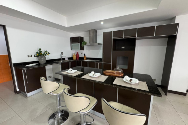 Alquiler de apartamentos en Escazú. Cerca de Multiplaza.