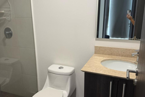 Alquiler de apartamento en Santa Ana. Full amoblado.