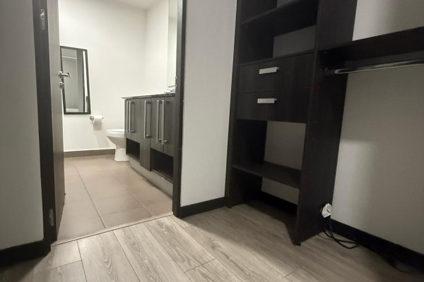 Alquiler de apartamento en Santa Ana. Full amoblado.