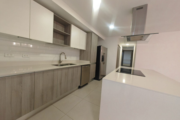 Alquiler de apartamento en Escazú.