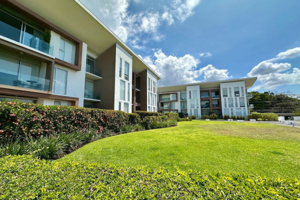Alquiler de apartamento en Santa Ana Full amoblado.