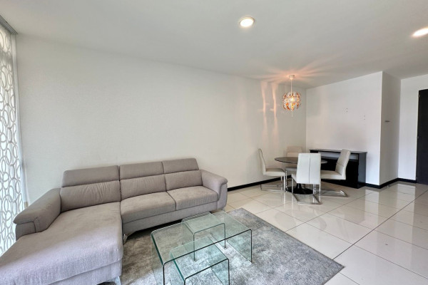 Alquiler de apartamento en Santa Ana Full amoblado.