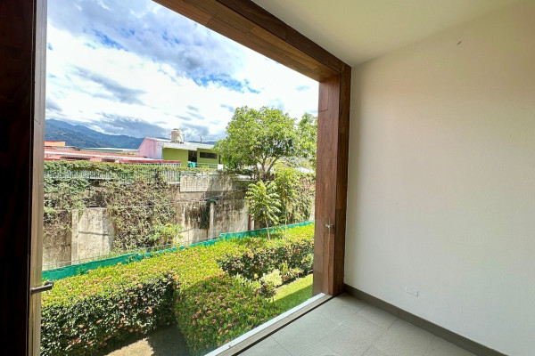 Alquiler de apartamento en Santa Ana Full amoblado.