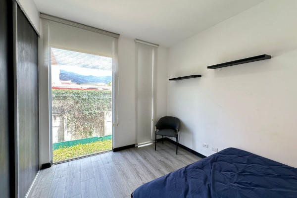 Alquiler de apartamento en Santa Ana Full amoblado.