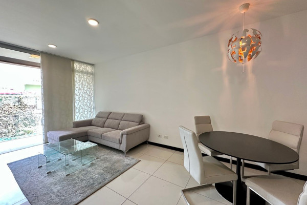 Alquiler de apartamento en Santa Ana Full amoblado.