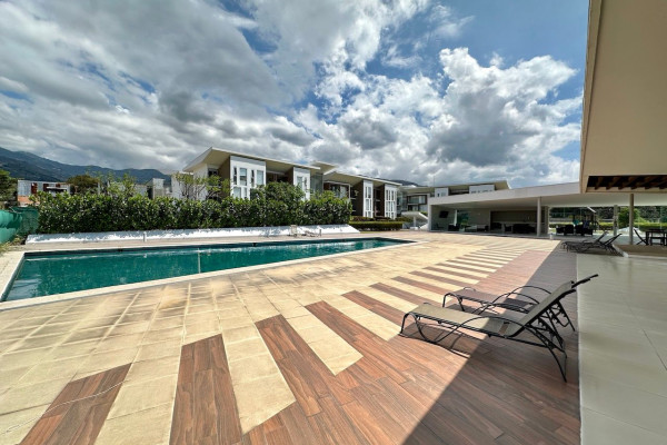 Alquiler de apartamento en Santa Ana Full amoblado.