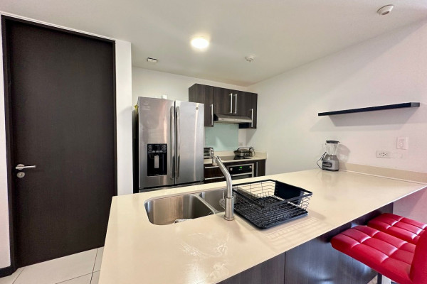 Alquiler de apartamento en Santa Ana Full amoblado.