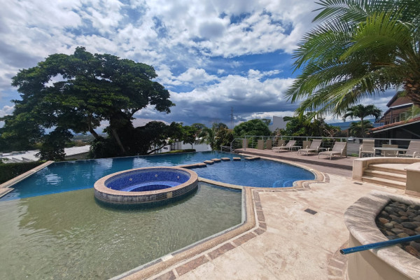 Alquiler de apartamento en Escazú. Full amoblado.