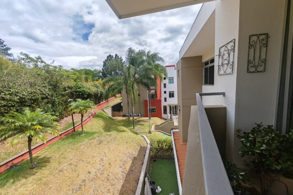 Alquiler de apartamento en Escazú. Full amoblado.