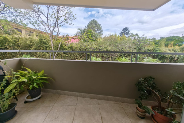 Alquiler de apartamento en Escazú. Full amoblado.