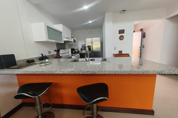 Alquiler de apartamento en Escazú. Full amoblado.