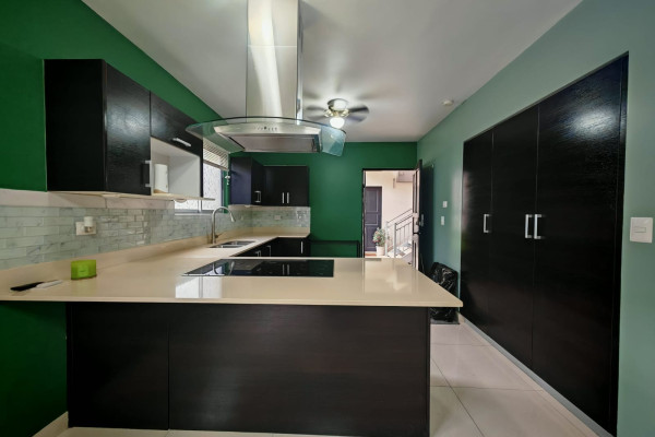 Alquiler de apartamento en Santa Ana.  primera planta.