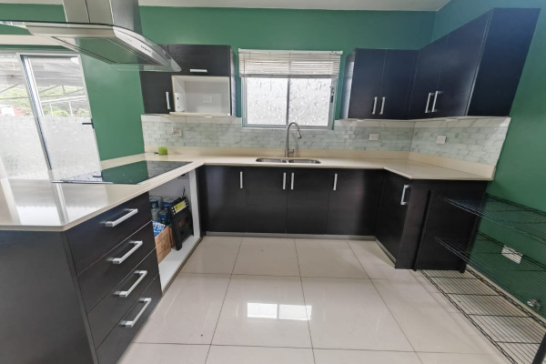 Alquiler de apartamento en Santa Ana.  primera planta.