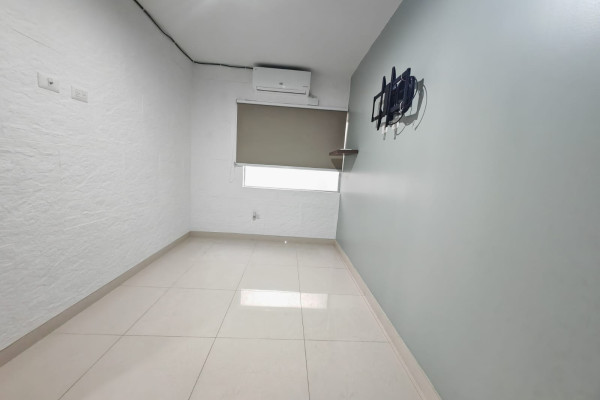 Alquiler de apartamento en Santa Ana.  primera planta.