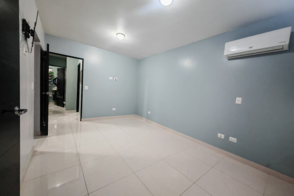 Alquiler de apartamento en Santa Ana.  primera planta.