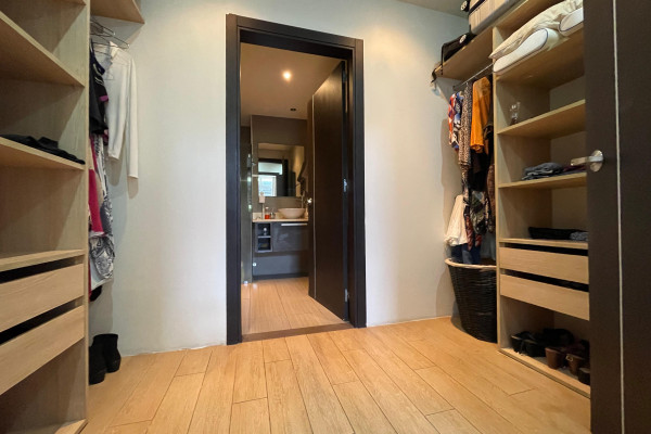 Se alquila Apartamento en Pozos, Santa Ana. Full amoblado.