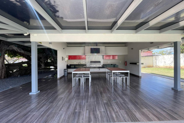 Se alquila Apartamento en Pozos, Santa Ana. Full amoblado.