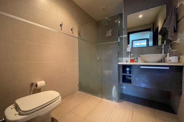 Se alquila Apartamento en Pozos, Santa Ana. Full amoblado.