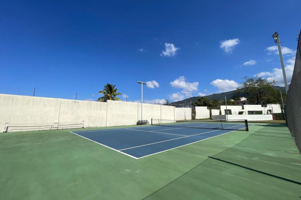 Se alquila Apartamento en Pozos, Santa Ana. Full amoblado.